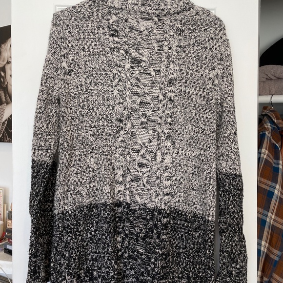 Vintage Banana Republic Turtleneck Sweater - Picture 2 of 3